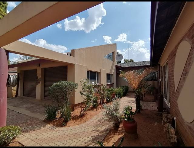 4 BEDROOM FREESTANDING SOLD IN STILFONTEIN EXT 4